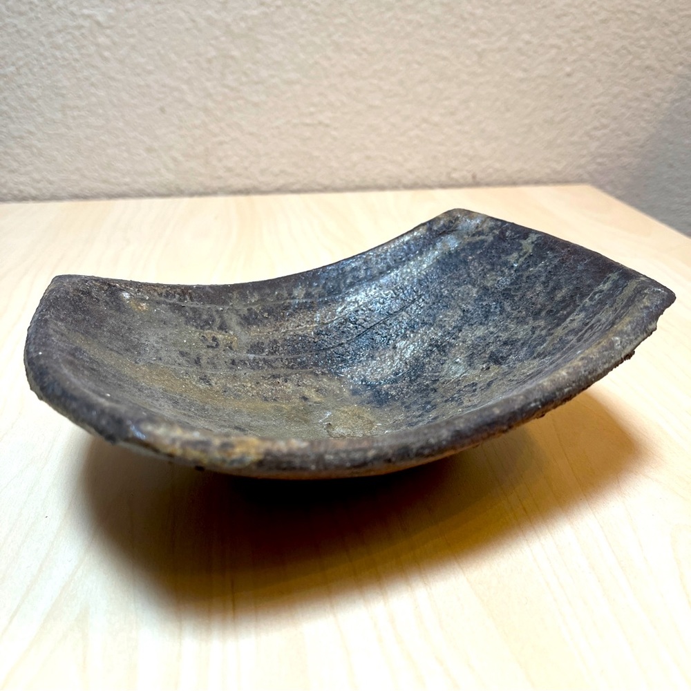 Japanese Wood-fired Stoneware Dish. Wabi-Sabi style. Alfred Grad. New.